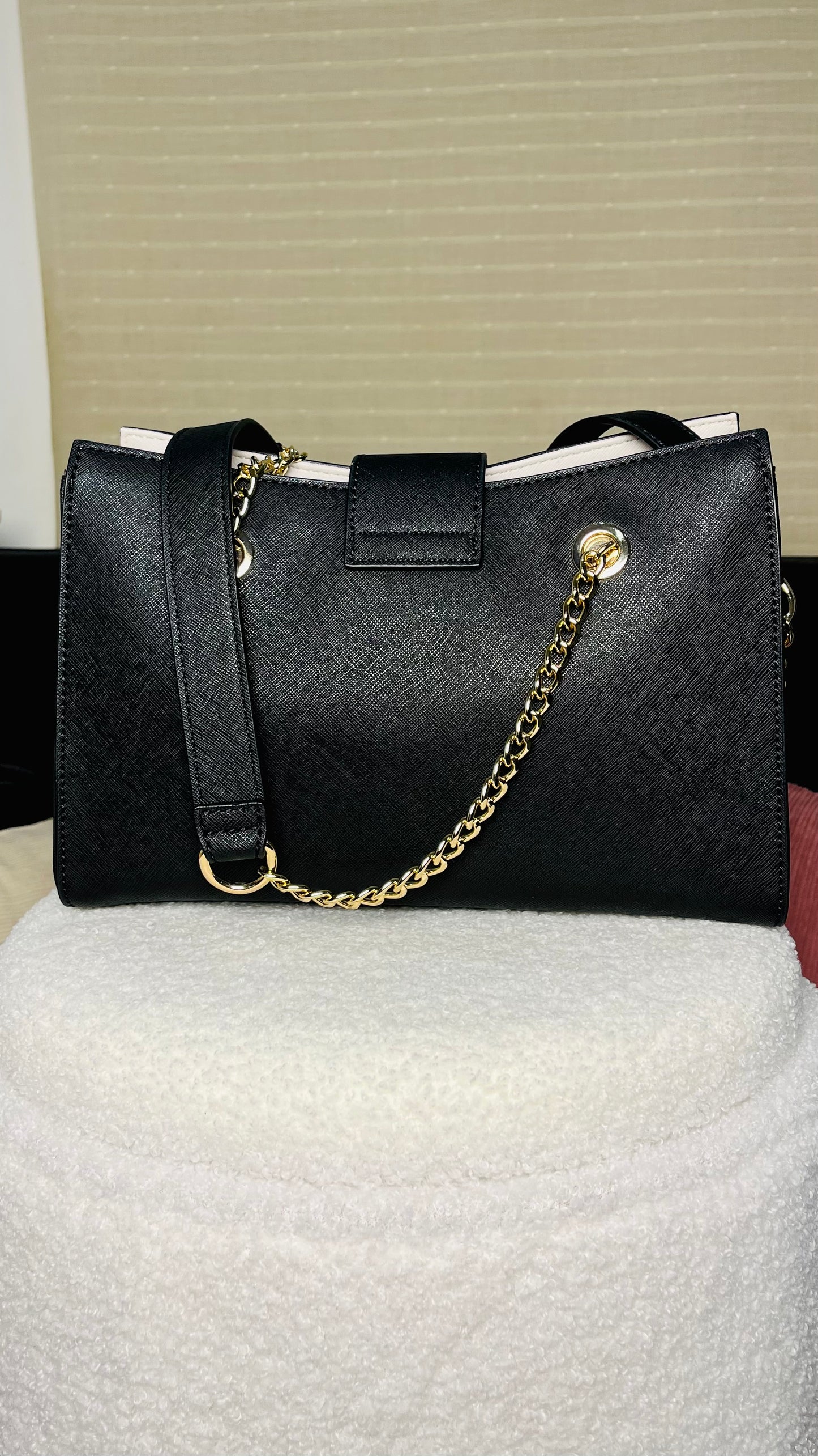 Guess Satchel Negro Deluxe