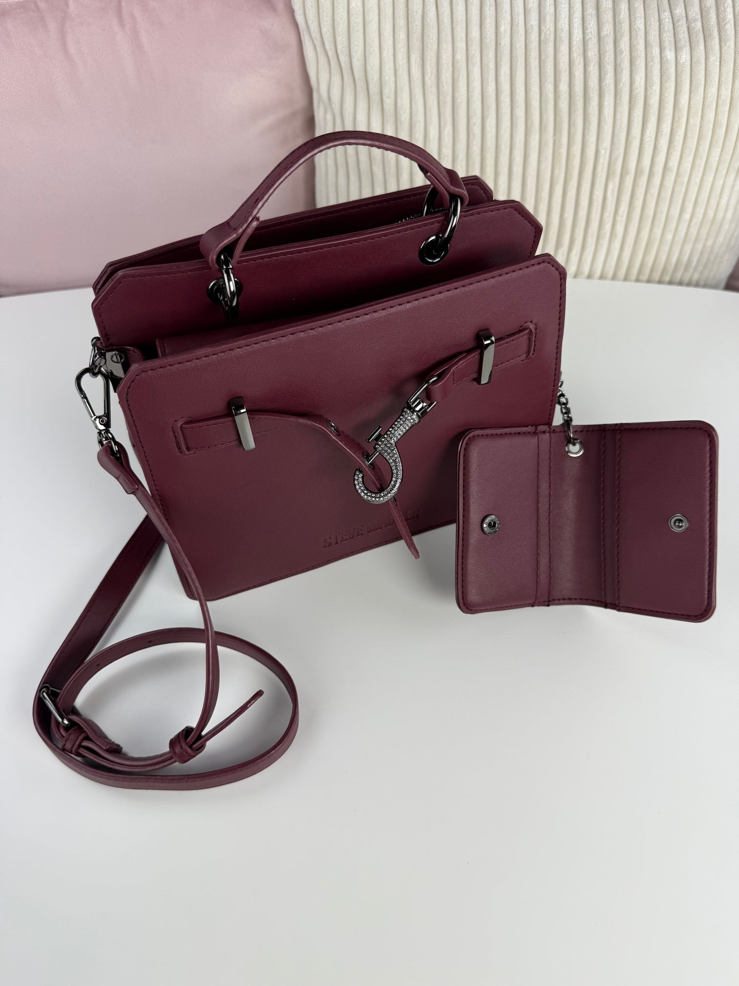 Steve Madden Crossbody Wine Candado