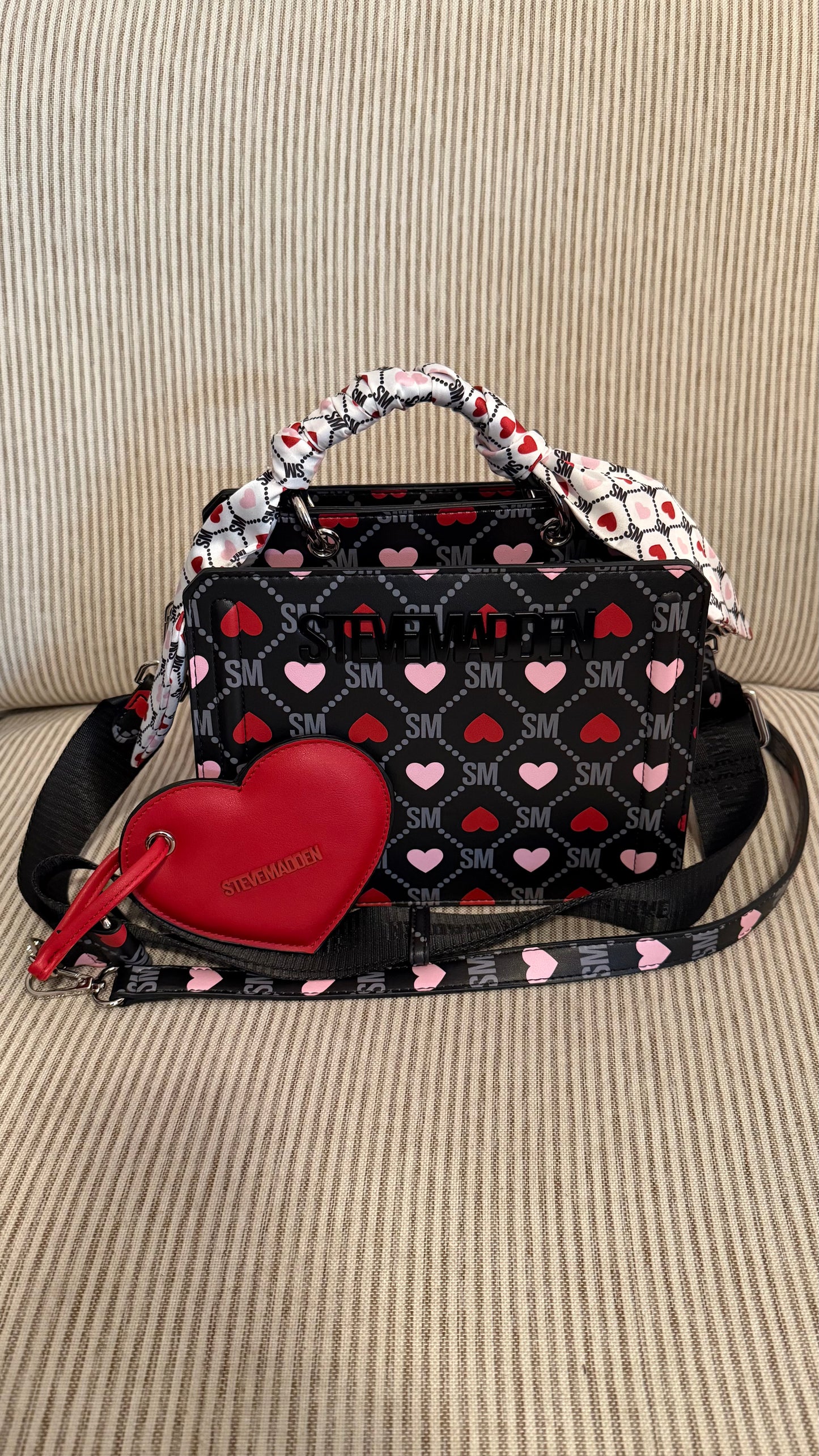 Steve Madden Crossbody Hearts Black