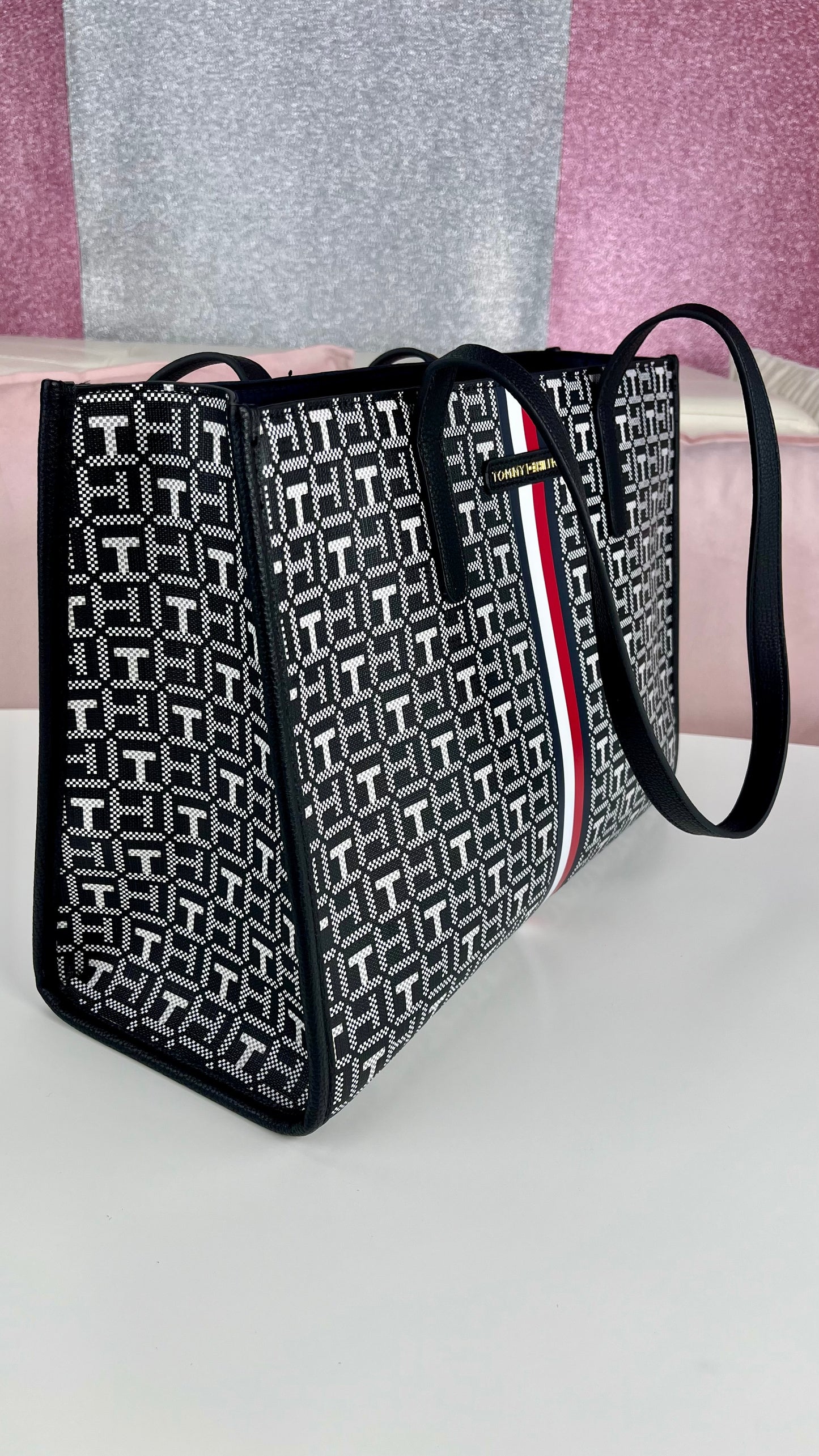 Tommy Hilfiger Satchel - Line Negro