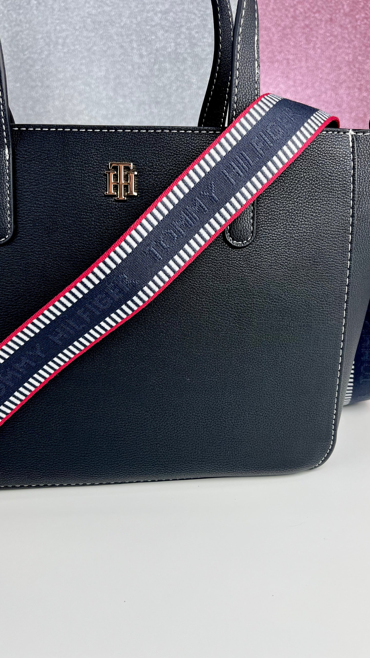 Tommy Hilfiger Satchel Negro - Navy Strap