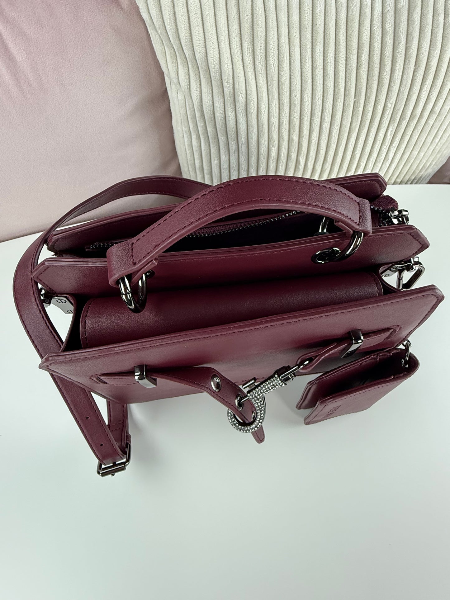 Steve Madden Crossbody Wine Candado
