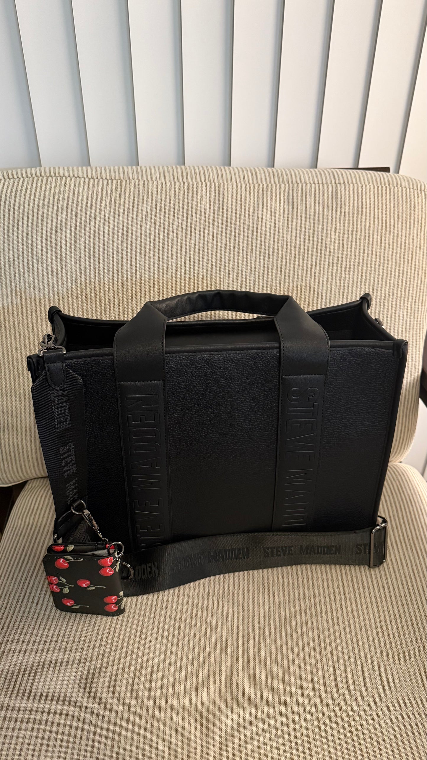 Steve Madden Tote Bag Cherry Card Holder Black