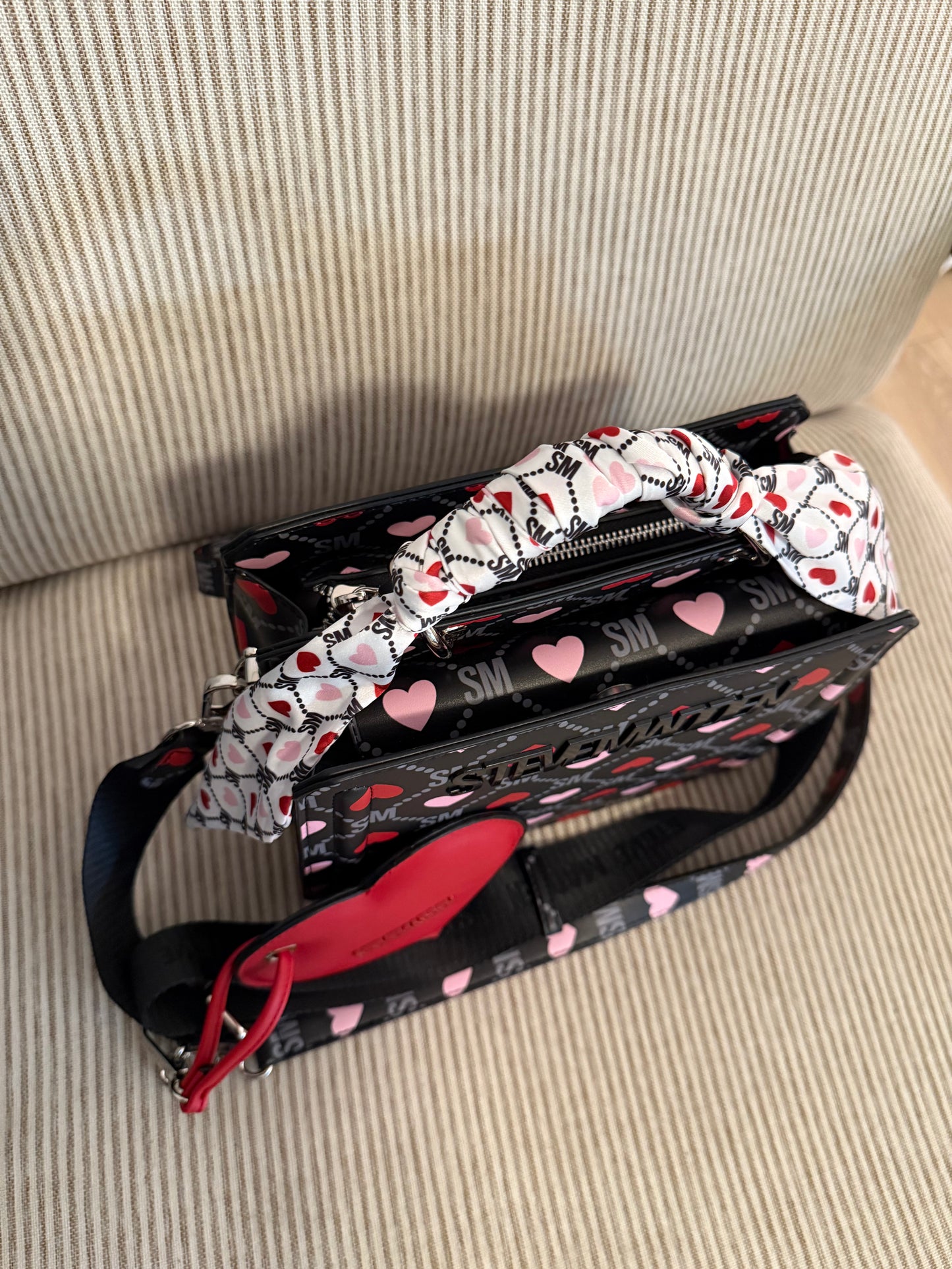 Steve Madden Crossbody Hearts Black