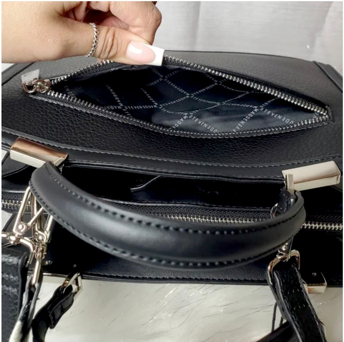 Steve Madden Crossbody Negro grabado