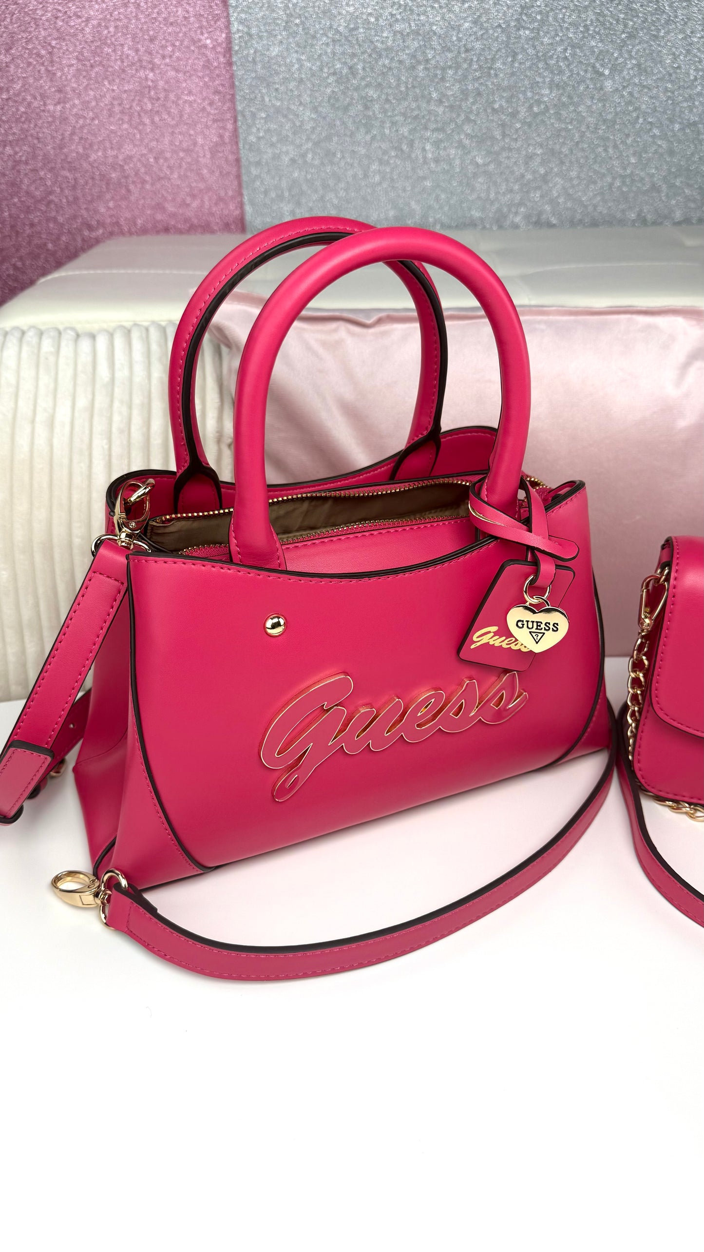 Guess Satchel Abeille Pink