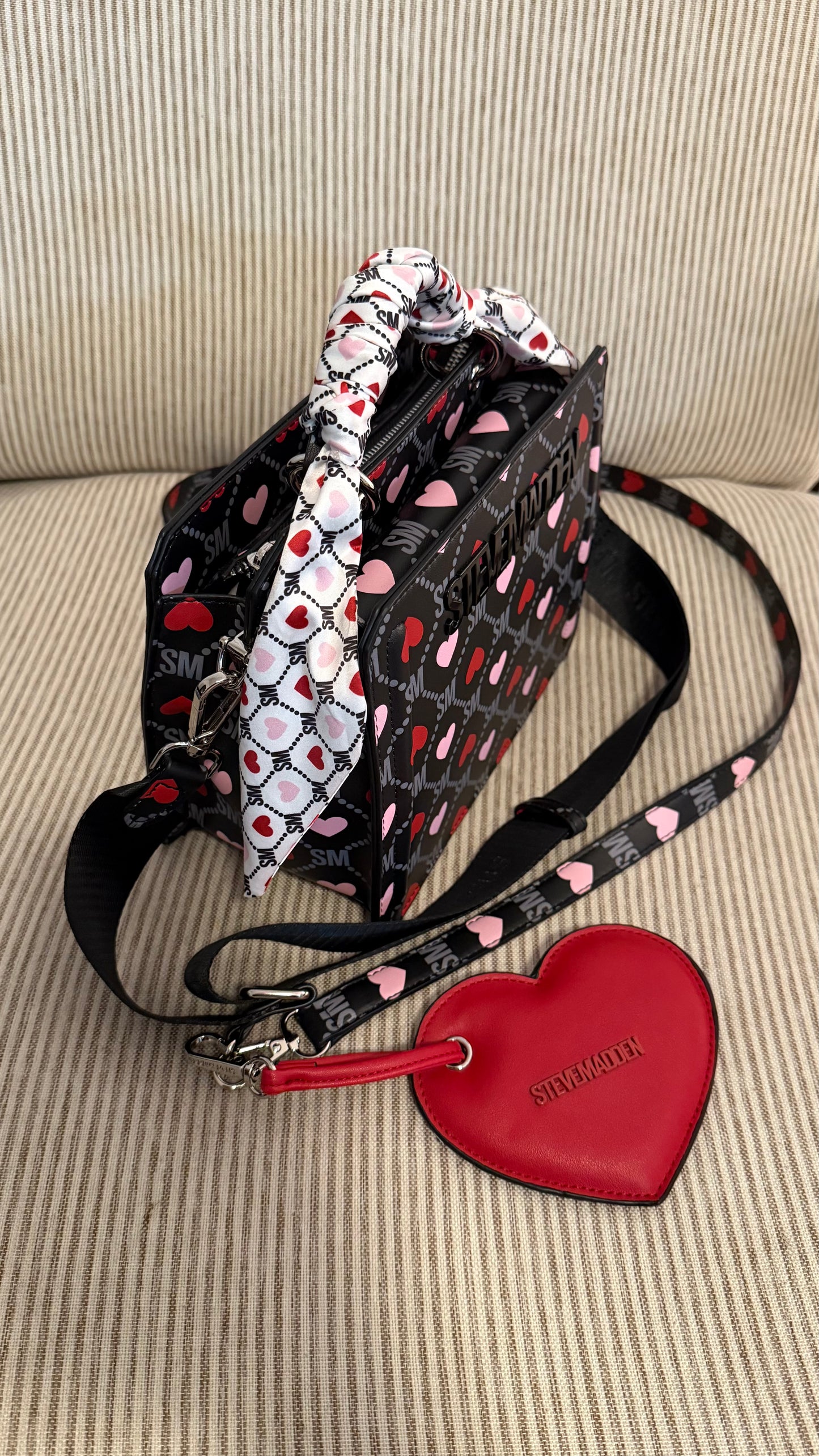Steve Madden Crossbody Hearts Black