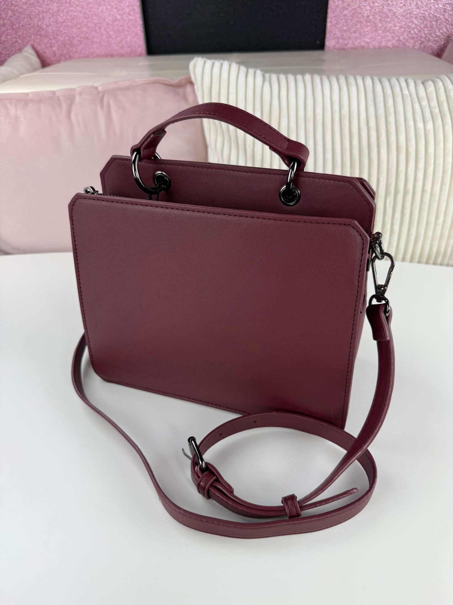 Steve Madden Crossbody Wine Candado