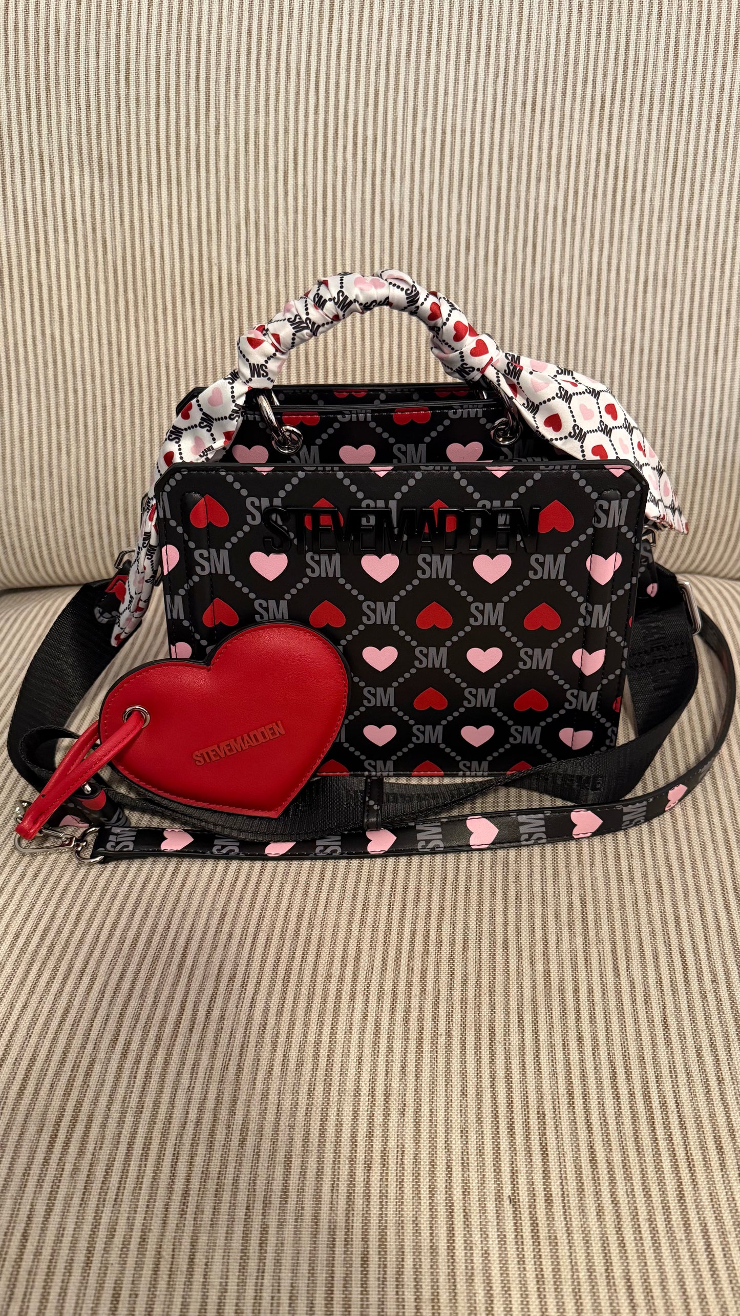 Steve Madden Crossbody Hearts Black