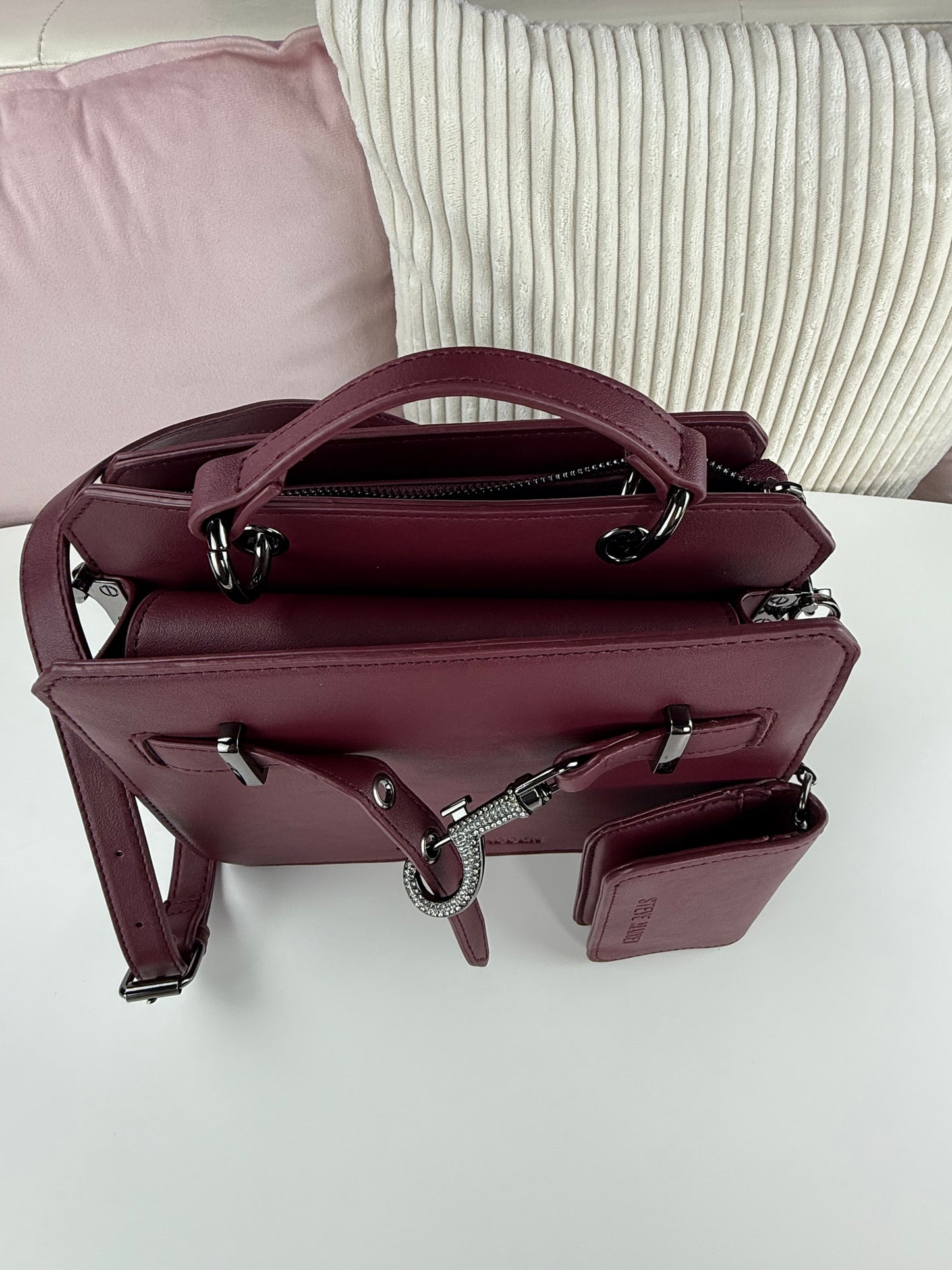Steve Madden Crossbody Wine Candado