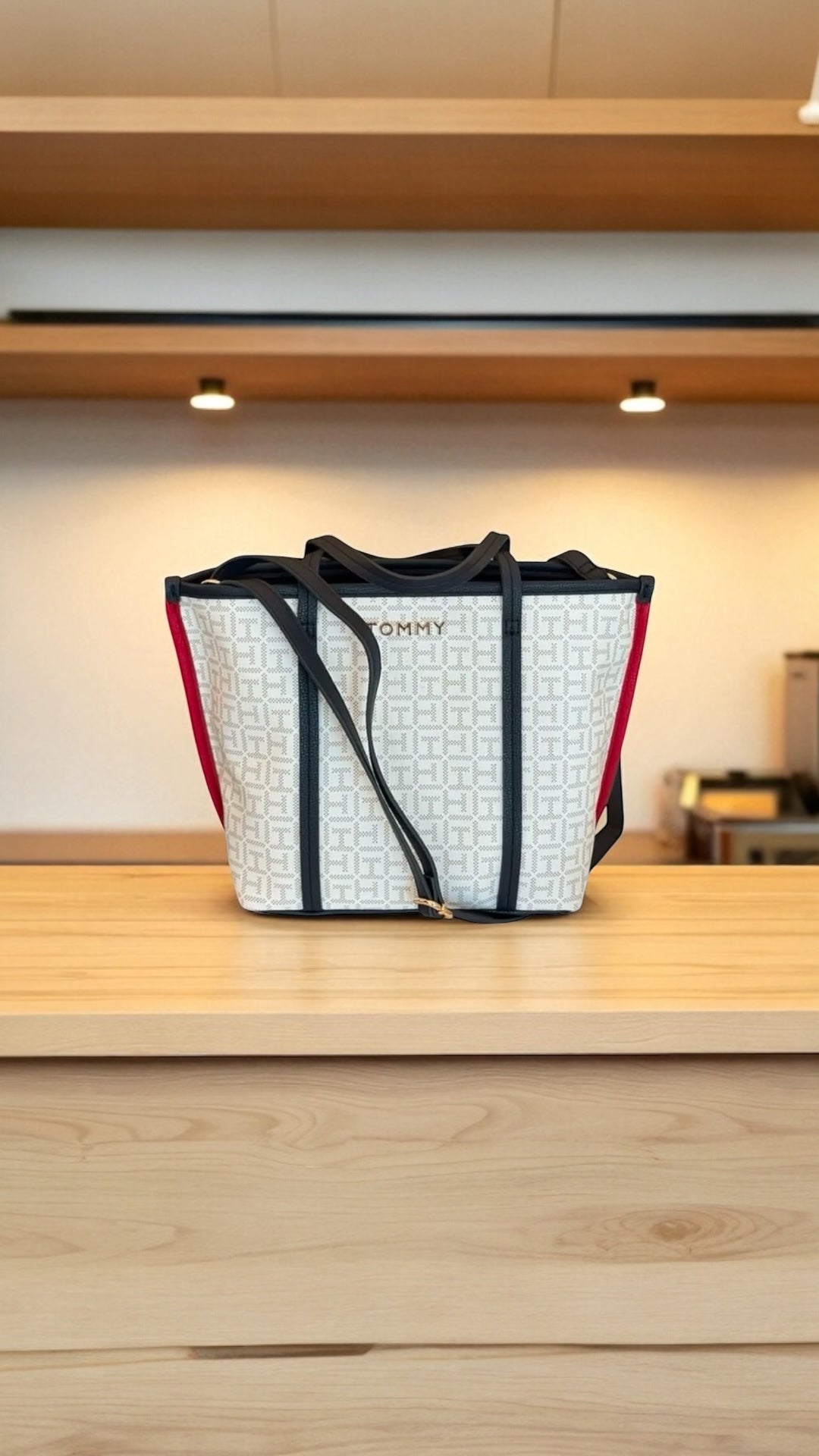 Tommy Hilfiger Tote Mediano