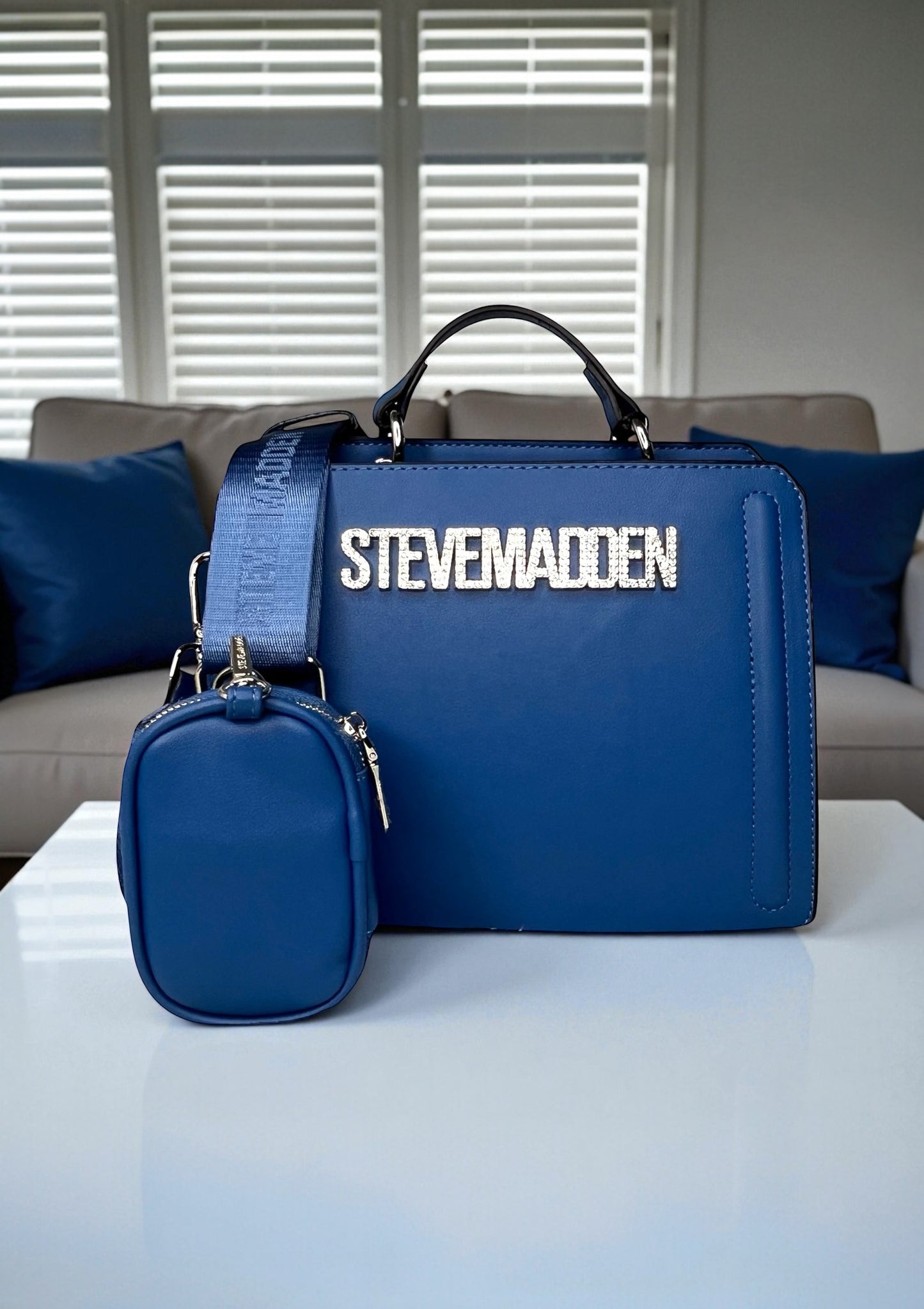 Steve Madden Crossbody Azul claro Brillante