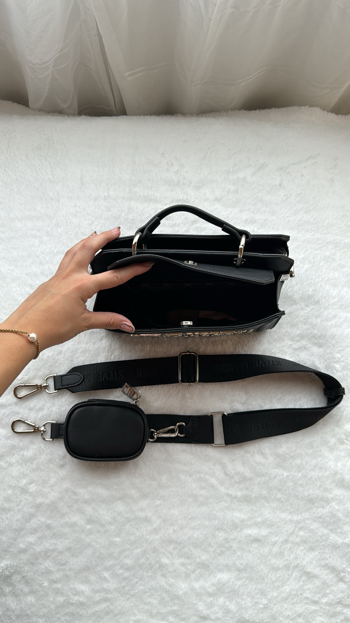Steve Madden Crossbody Black Point