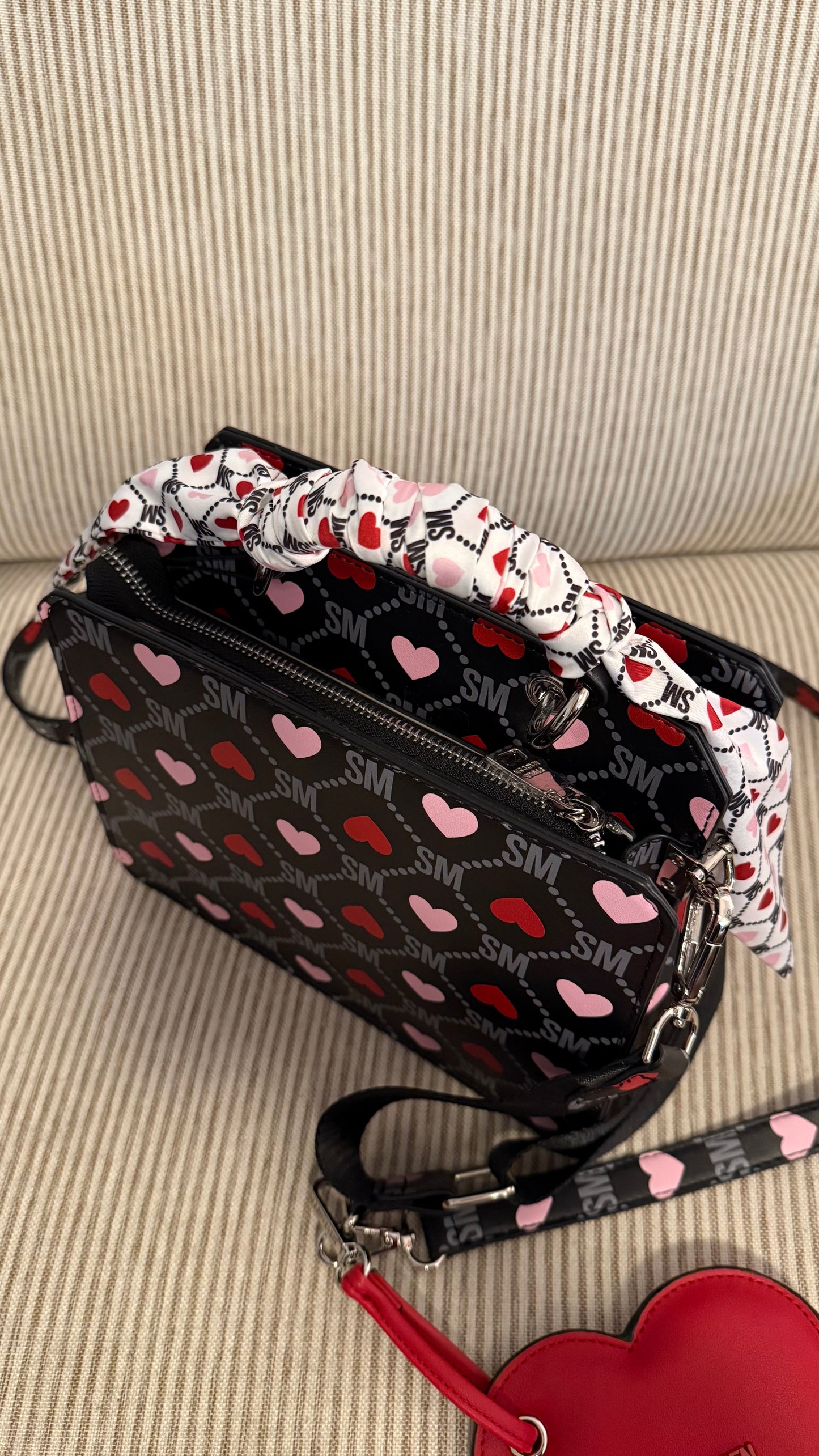 Steve Madden Crossbody Hearts Black