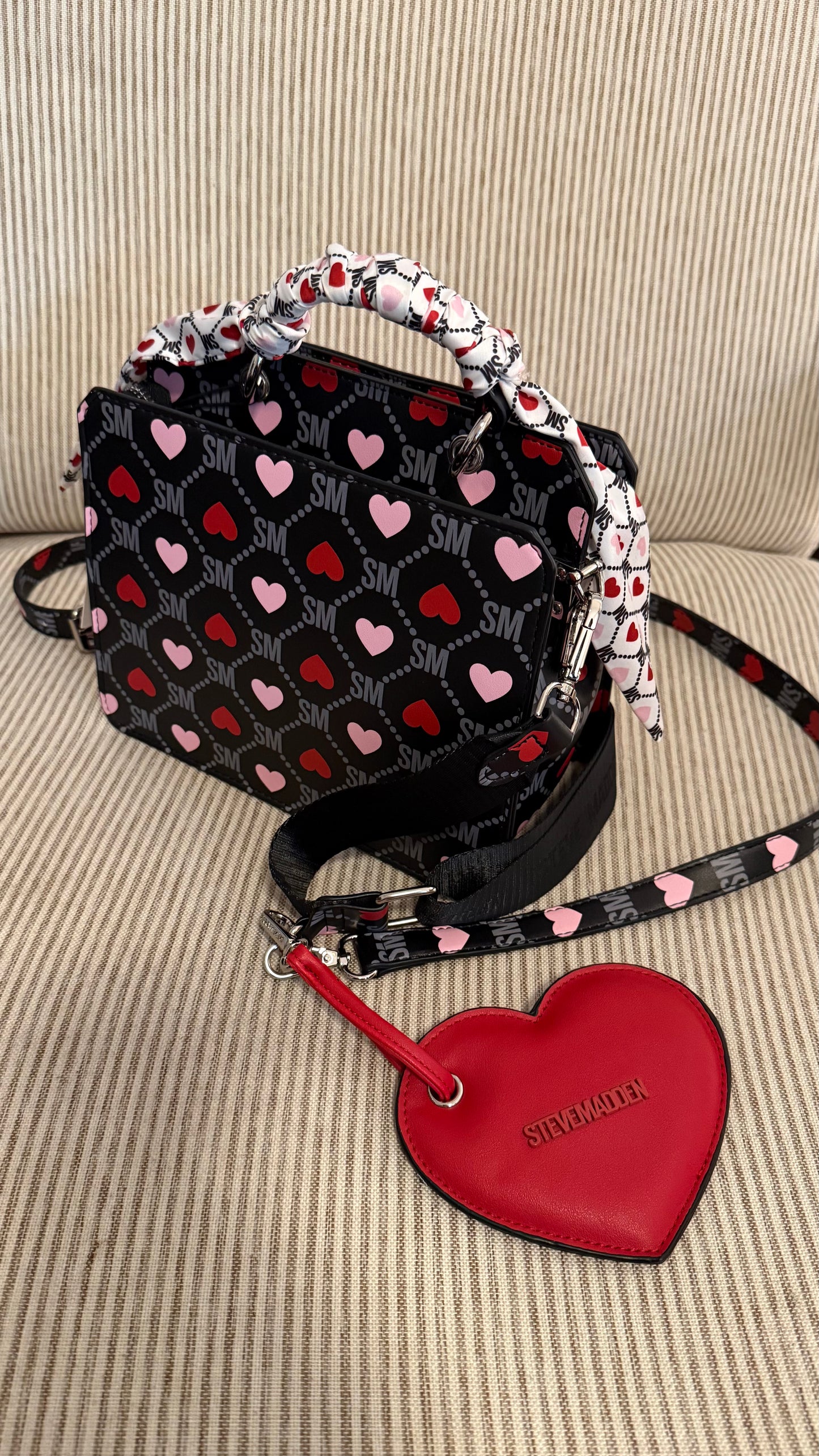 Steve Madden Crossbody Hearts Black