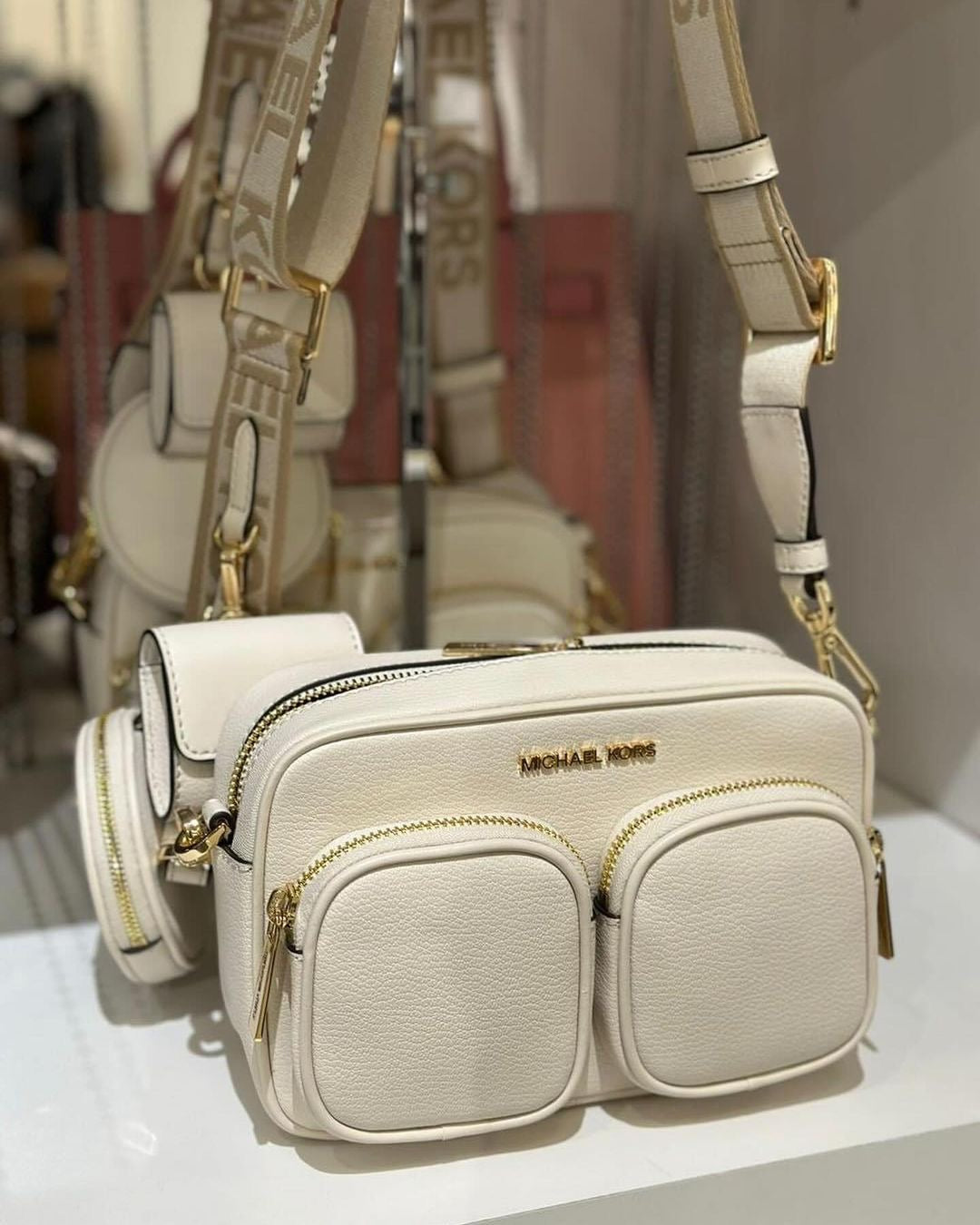 Michael Kors Jet Set Messenger Travel White Beige